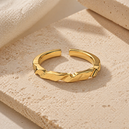 Twisted Band Ring