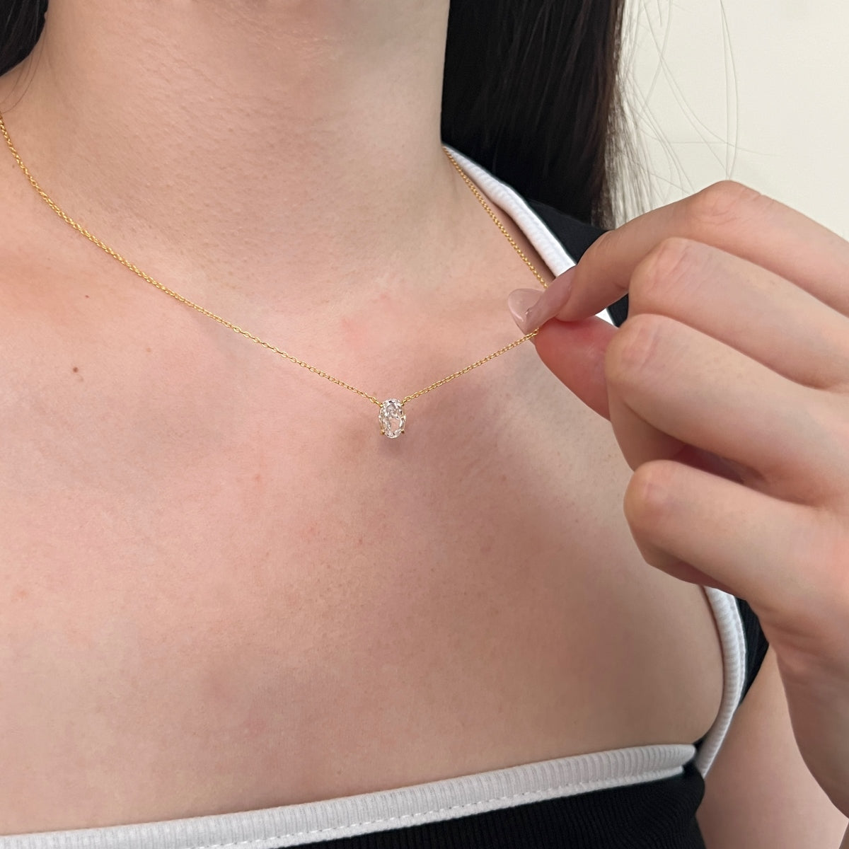 Collar con Colgante Solitario Oval