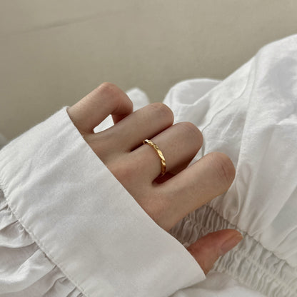 Twisted Band Ring