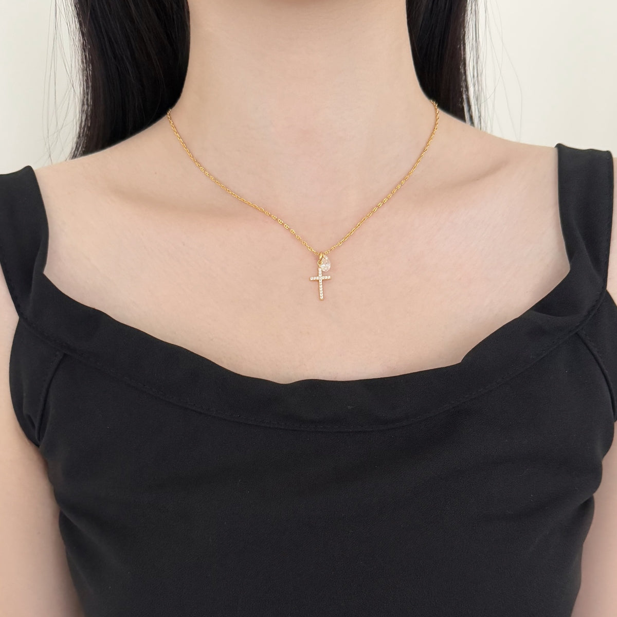 Collar con Colgante de Cruz