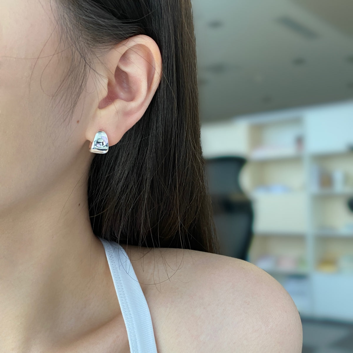 Aretes Huggie Domo Escultórico